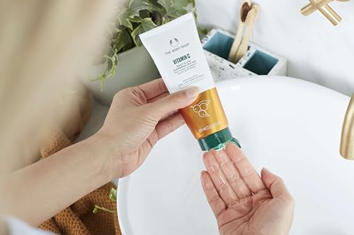 The Body Shop Vitamin C Daily Glow Cleansing Polish | Face Scrub | For All Skin Types