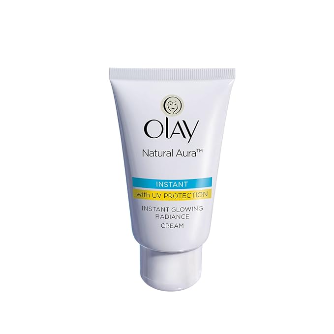Olay Natural Aura Day Cream with SPF 15 Glowing Radiance Cream With Niacinamide and Vitamin E